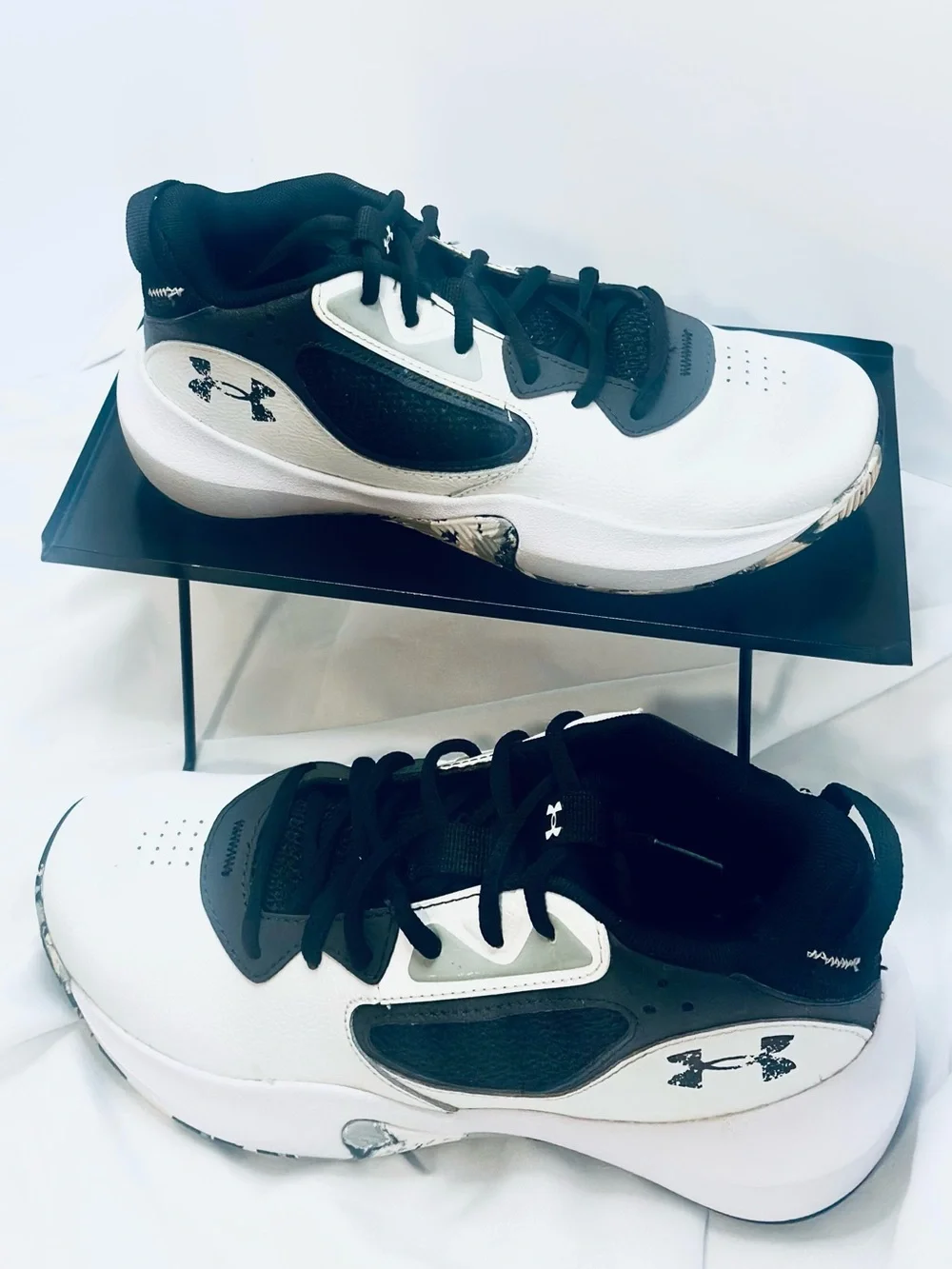 Under Armour Kids White Black Athletic Shoes with Camo Patterned Sole 5.5